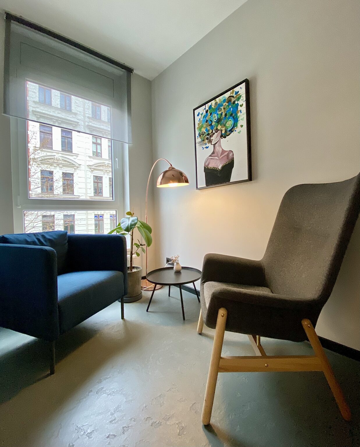 Beratungsraum mit Sofa und Sessel im Womenmatic Space